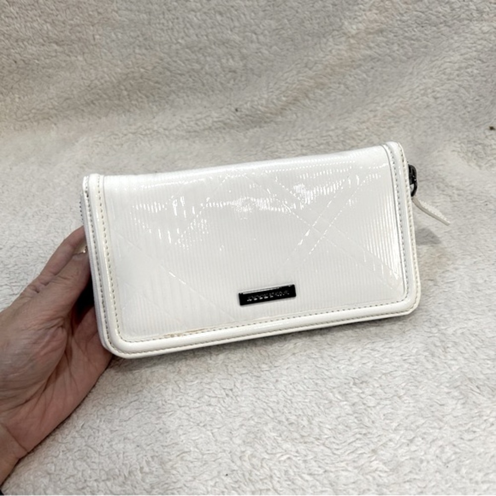 NWT Authentic Burberry Check Embossed Patent Leather Zip Round Wallet